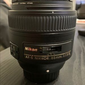 Nikon AF-S NIKKOR 85mm f/1.8G Lens